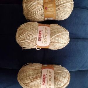 Moda Dea Fashionista Cream Beige Yarn 3 skeins NEW